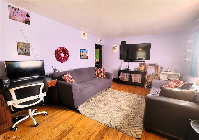 Photo 2 of Sale Pending at 3246 Quentin Dr, Youngstown, OH 44511 | MLS# 5209150 | Listing updated on 2026-08-25