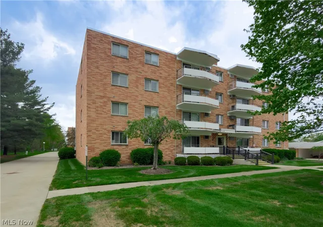 Homes for sale in Broadview Heights, OH | 521 Tollis Pkwy #288, Broadview Heights, OH 44147 | MLS# 5208405