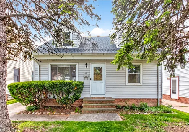 Homes for sale in Cleveland, OH | 4462 South Hills Dr, Cleveland, OH 44109 | MLS# 5208440