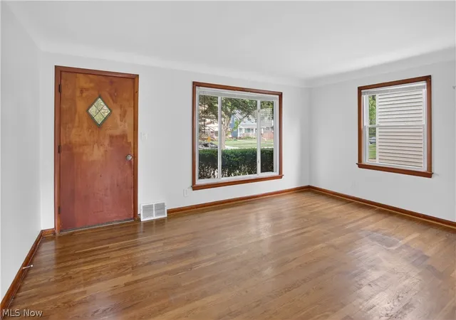 Homes for sale in Cleveland, OH | 4462 South Hills Dr, Cleveland, OH 44109 | MLS# 5208440