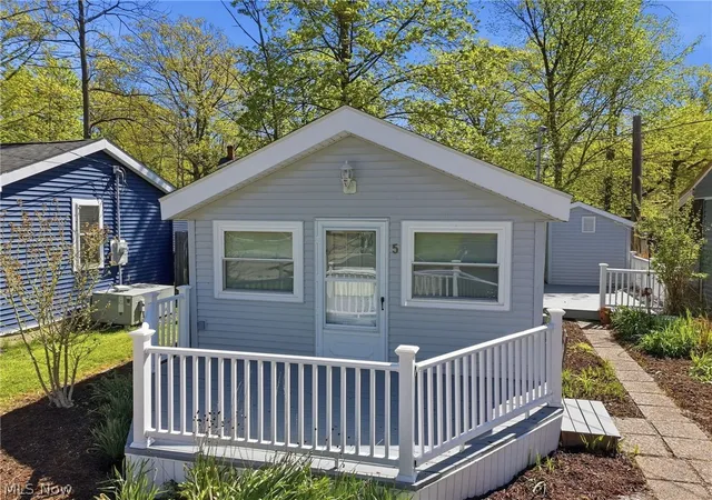 1st image of 5825 Lake Rd, Ashtabula, OH 44004 | MLS# 5208473