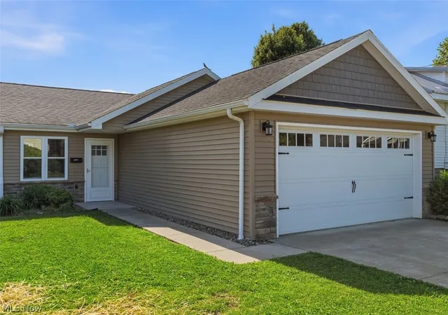 Homes for sale in Belpre, OH | 416a Elm Street, Belpre, OH 45714 | MLS# 5208118