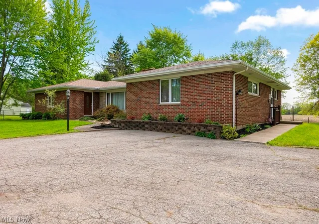 3rd image of 13720 Durkee Rd, Grafton, OH 44044 | MLS# 5209616