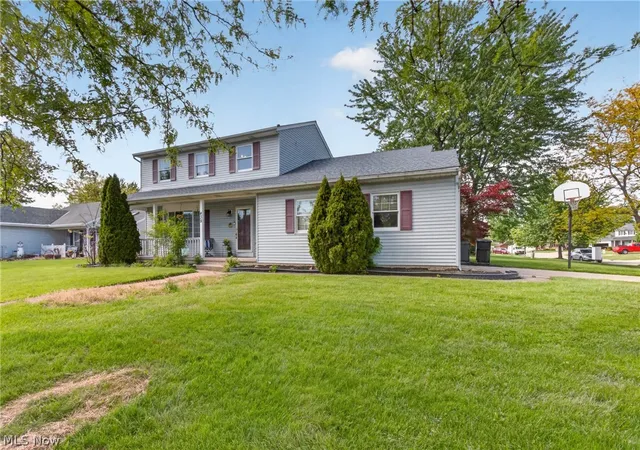 Homes for sale in Elyria, OH | 438 Hampton Dr, Elyria, OH 44035 | MLS# 5209420