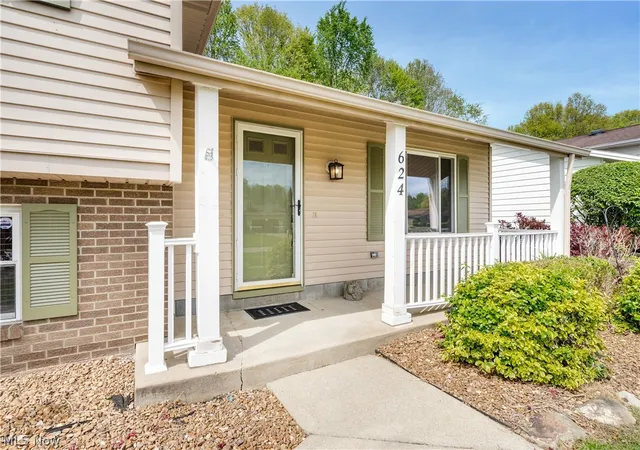 5th image of 624 Angiline Dr, Youngstown, OH 44512 | MLS# 5209641