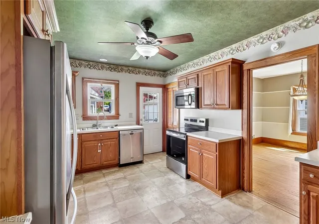 4th image of 403 E Baird Ave, Barberton, OH 44203 | MLS# 5209114