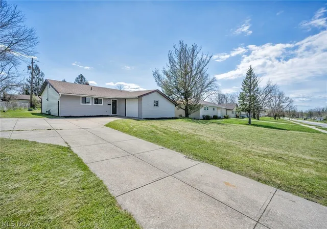 3rd image of 5863 Kimberly Dr, Bedford Heights, OH 44146 | MLS# 5209991