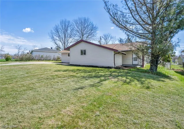 4th image of 5863 Kimberly Dr, Bedford Heights, OH 44146 | MLS# 5209991