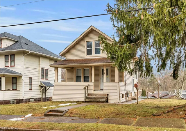 Photo 2 of Single family home for sale at 425 Frazier Ave, Akron, OH 44305 | MLS# 5209896 | Listing updated on 2026-07-16