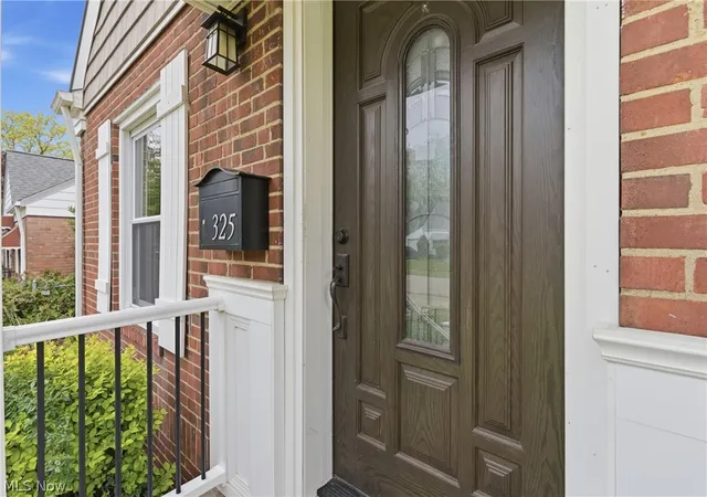 Photo 3 of Single family home for sale at 325 E 326th Street, Willowick, OH 44095 | MLS# 5209581 | Listing updated on 2026-05-26