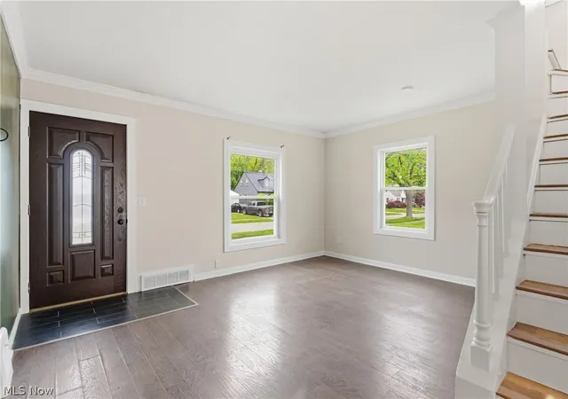 Photo 3 of Single family home for sale at 325 E 326th Street, Willowick, OH 44095 | MLS# 5209581 | Listing updated on 2026-05-26