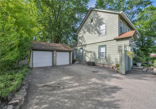 Photo 4 of Single family home for sale at 33852 Ctr Ridge Rd, North Ridgeville, OH 44039 | MLS# 5209834 | Listing updated on 2026-08-31