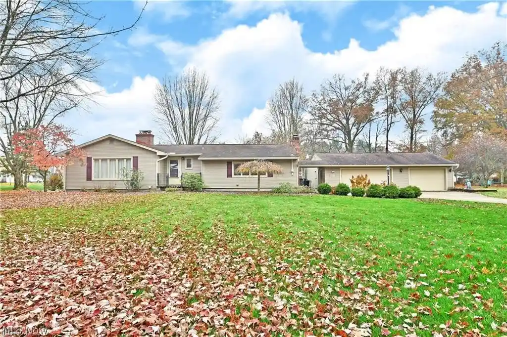 Photo 1 of Single family home for sale at 735 Brookfield Ave, Youngstown, OH 44512 | MLS# 5210140 | Listing updated on 2026-10-08