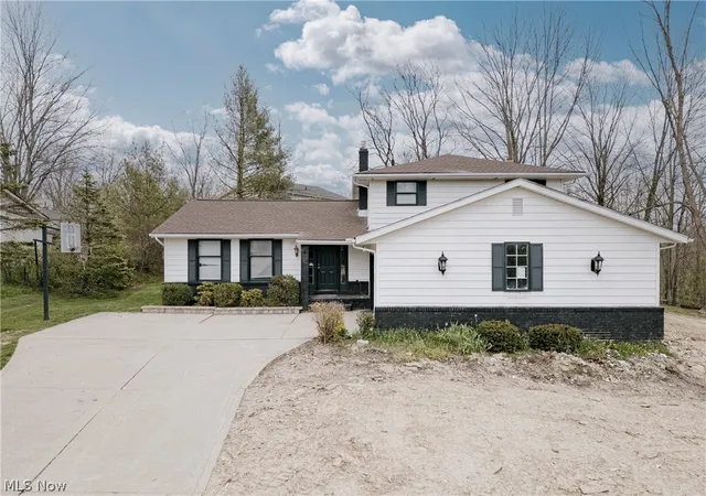 Photo 2 of Single family home for sale at 5880 Deepwood Trl, Solon, OH 44139 | MLS# 5209426 | Listing updated on 2026-08-03