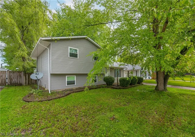 Photo 3 of Single family home for sale at 35150 Spruce St, North Ridgeville, OH 44039 | MLS# 5209121 | Listing updated on 2026-08-04