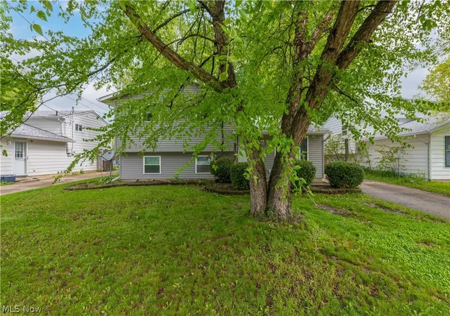 Photo 4 of Single family home for sale at 35150 Spruce St, North Ridgeville, OH 44039 | MLS# 5209121 | Listing updated on 2026-08-04