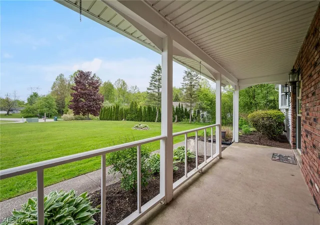 2nd image of 10471 Meadowhurst Ln, Chardon, OH 44024 | MLS# 5210076