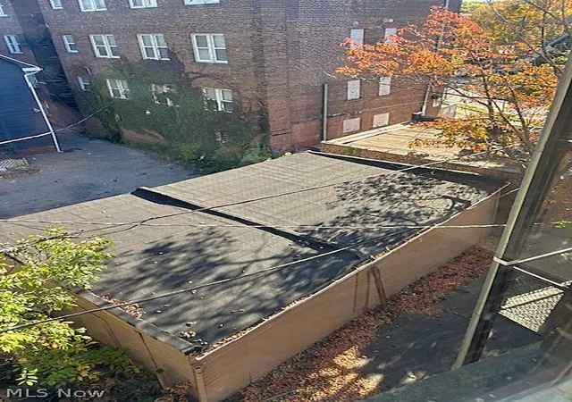 Listing Photo 2 - Condo for sale in building located at 14172 Superior Rd, Cleveland, OH 44118 - Unit #