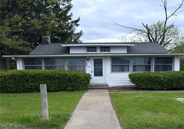Homes for sale in Euclid, OH | 251 E 238th St, Euclid, OH 44123 | MLS# 5210324
