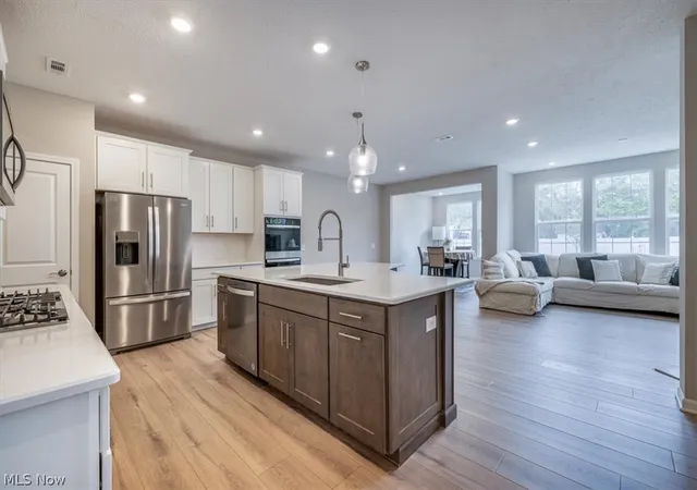 4th image of 1616 Merlot Ln, Westlake, OH 44145 | MLS# 5210354