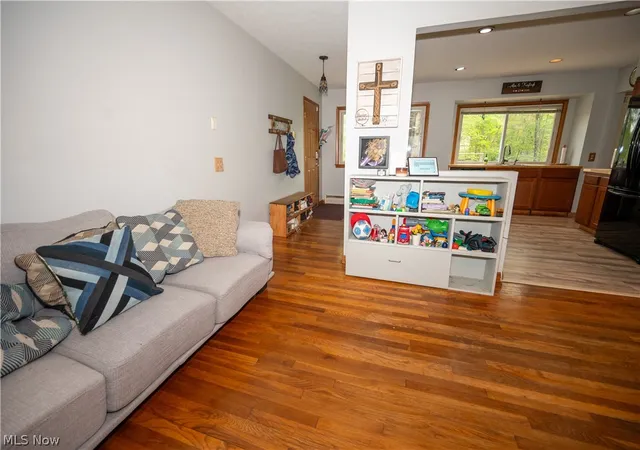 3rd image of 18889 Riverview Dr, Chagrin Falls, OH 44023 | MLS# 5210174