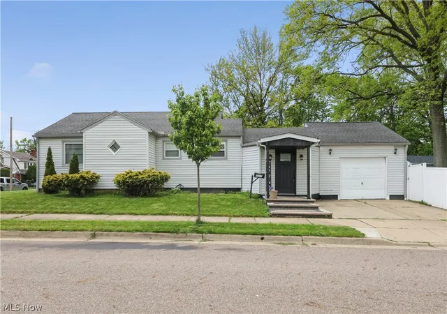 Homes for sale in Akron, OH | 1043 Slosson St, Akron, OH 44320 | MLS# 5207240
