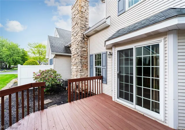 Listing Photo 2 - Condo for sale in building located at 22 Fieldstone, Youngstown, OH 44514 - Unit #