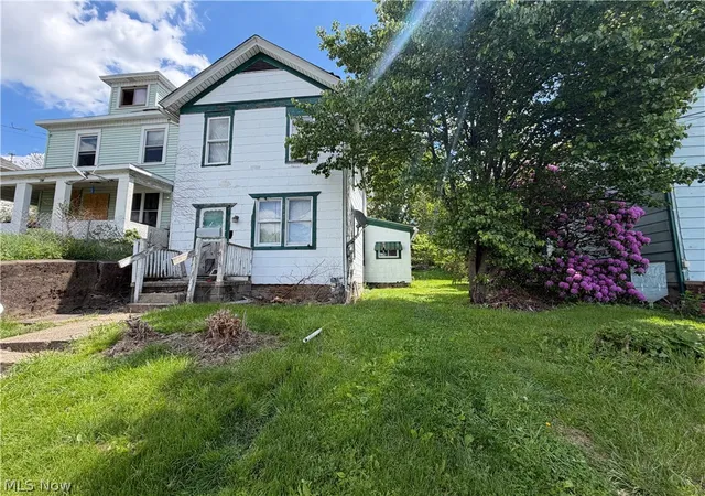 Homes for sale in East Liverpool, OH | 818 Riverview St, East Liverpool, OH 43920 | MLS# 5210169
