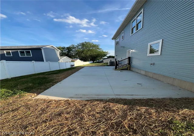 Homes for sale in Marblehead, OH | 10556 E Bayshore Road, Marblehead, OH 43440 | Houzeo