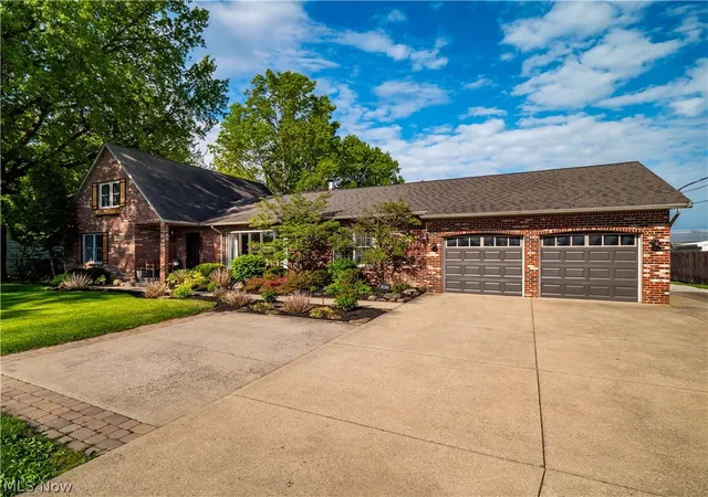 Photo 2 of Sale Pending at 4802 Center Rd, Avon, OH 44011 | MLS# 5210273 | Listing updated on 2026-08-28