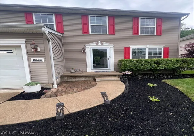 2nd image of 10523 Herrington Dr, Aurora, OH 44202 | MLS# 5210420