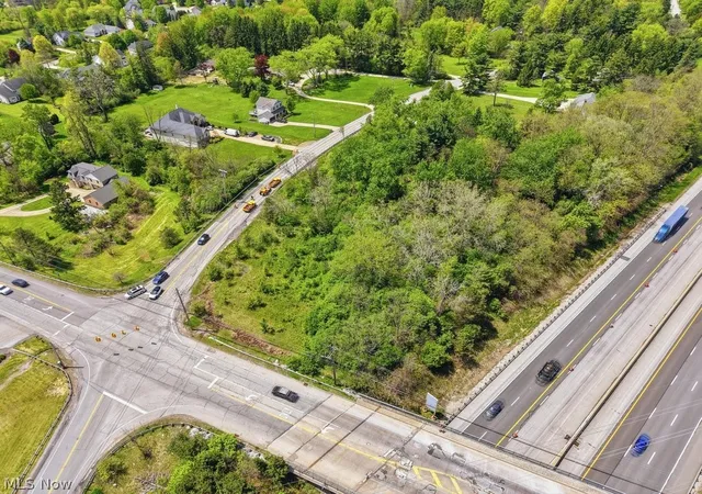 4th image of 1055 W Edgerton Rd, Broadview Heights, OH 44147 | MLS# 5210052