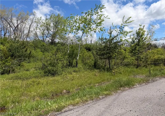 5th image of 1055 W Edgerton Rd, Broadview Heights, OH 44147 | MLS# 5210052