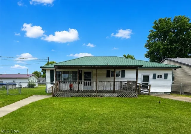Homes for sale in Parkersburg, WV | 2411 Fairfax St, Parkersburg, WV 26101 | MLS# 5209534