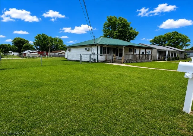 Homes for sale in Parkersburg, WV | 2411 Fairfax St, Parkersburg, WV 26101 | MLS# 5209534