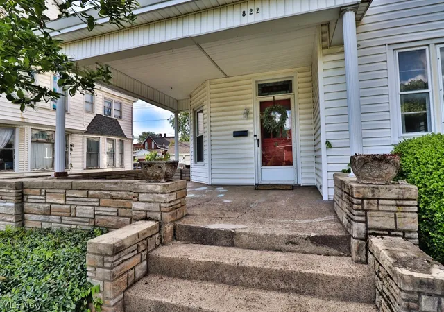 Homes for sale in Coshocton, OH | 822 Main St, Coshocton, OH 43812 | MLS# 5209734