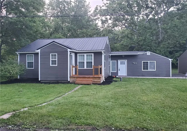 1st image of 724 Briggs Rd, Leavittsburg, OH 44430 | MLS# 5210541