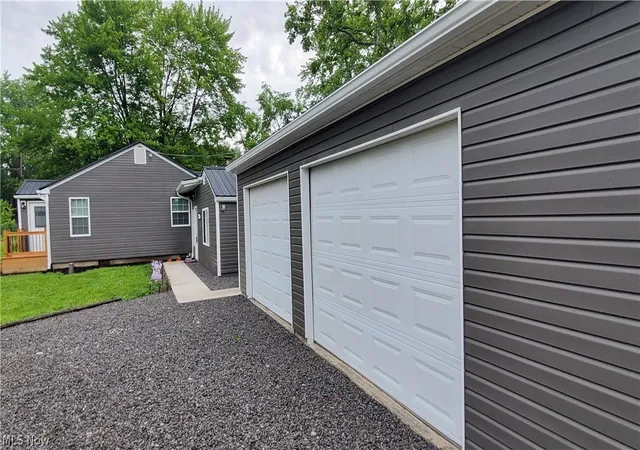 2nd image of 724 Briggs Rd, Leavittsburg, OH 44430 | MLS# 5210541