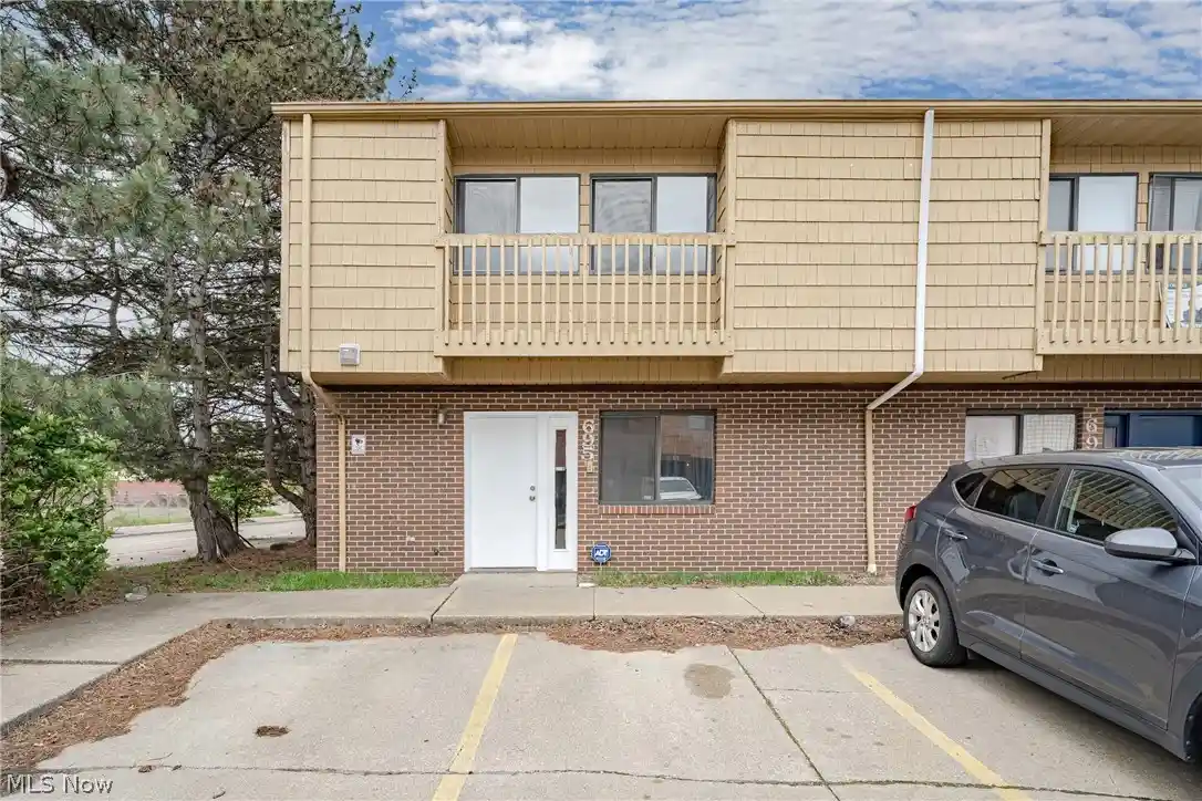 Photo 1 of Townhouse for sale at 691 Carroll St, Akron, OH 44304 | MLS# 5210511 | Listing updated on 2026-10-13