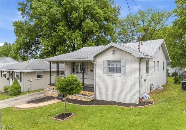 Homes for sale in Vienna, WV | 609 27th St, Vienna, WV 26105 | MLS# 5210490