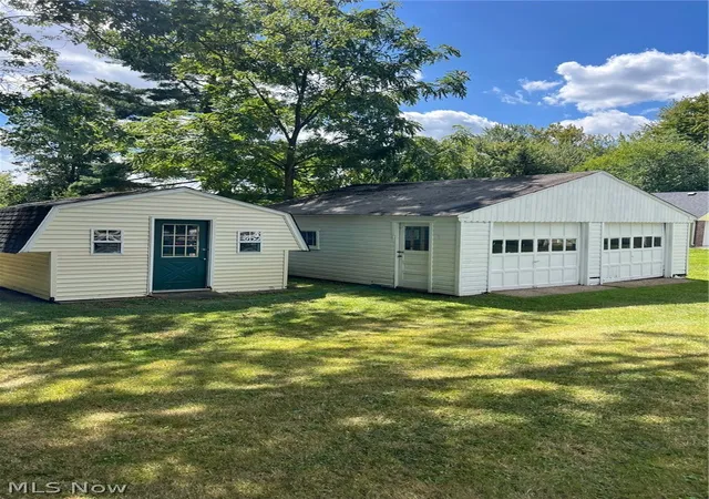 3rd image of 41345 Griswold Rd, Elyria, OH 44035 | MLS# 5210648