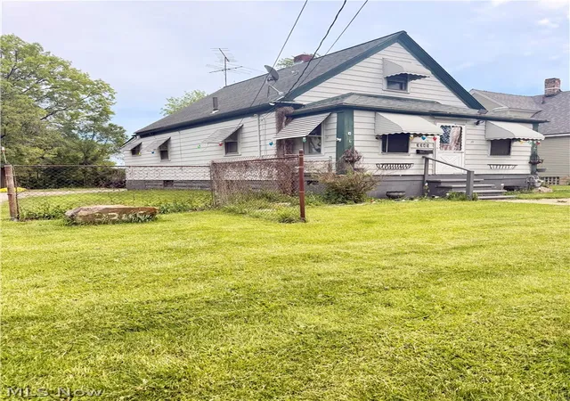 Homes for sale in Lorain, OH | 3345 Elyria Ave, Lorain, OH 44055 | MLS# 5210643