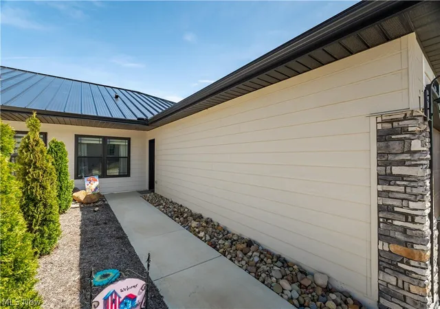 2nd image of 1021 Sycamore Ln, Millersburg, OH 44654 | MLS# 5209640