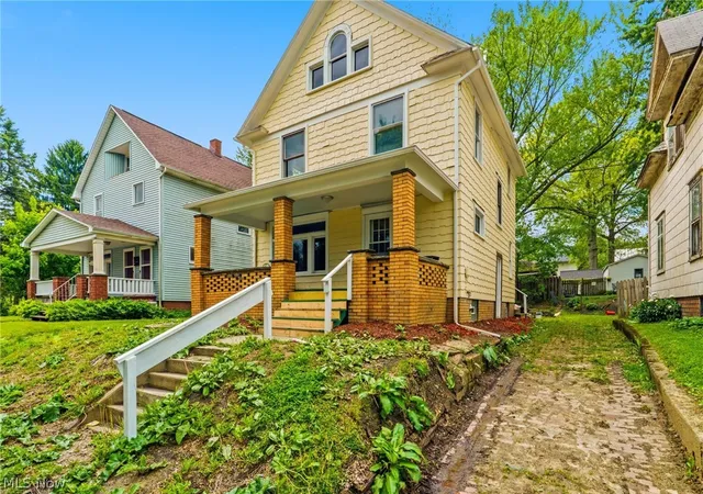 1st image of 1387 S Seneca Ave, Alliance, OH 44601 | MLS# 5210097