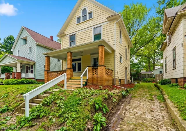 2nd image of 1387 S Seneca Ave, Alliance, OH 44601 | MLS# 5210097