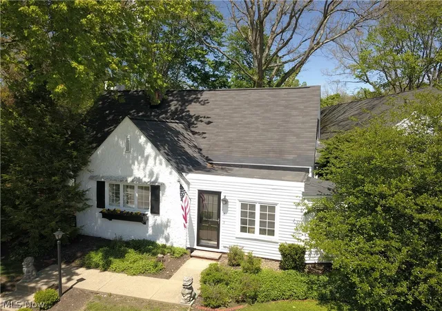 2nd image of 14661 Hillbrook Ln N #4, Chagrin Falls, OH 44022 | MLS# 5210426