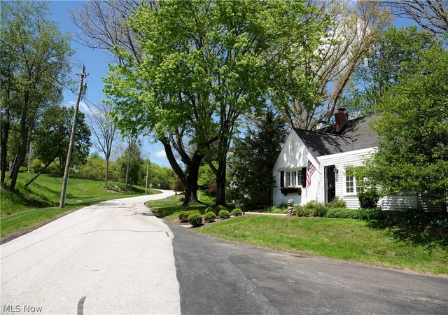 3rd image of 14661 Hillbrook Ln N, Russell Township, OH 44022
