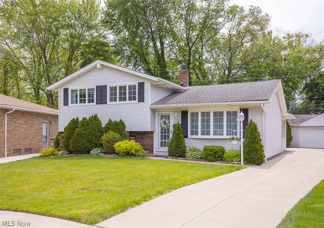 Homes for sale in Cleveland, OH | 361 Skyview Rd, Cleveland, OH 44109 | MLS# 5210751