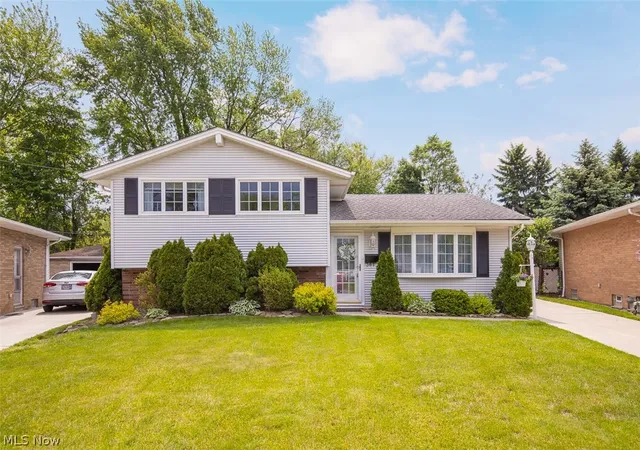 Homes for sale in Cleveland, OH | 361 Skyview Rd, Cleveland, OH 44109 | MLS# 5210751