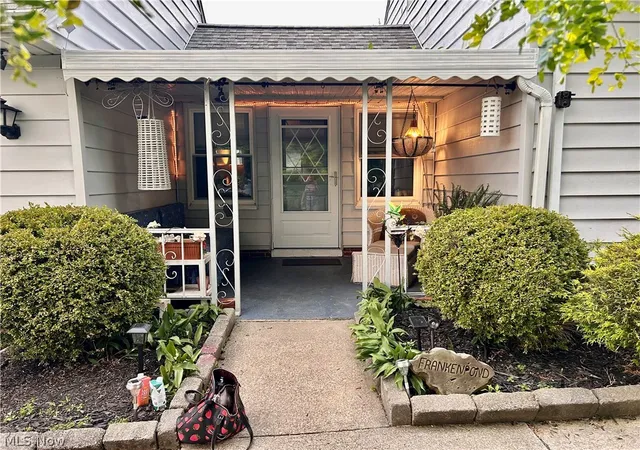 4th image of 10481 Briar Hill Dr, Willoughby, OH 44094 | MLS# 5210672